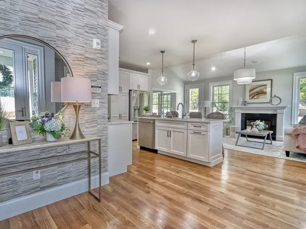 11 Rowell Ln #11, Middleton, MA 01949