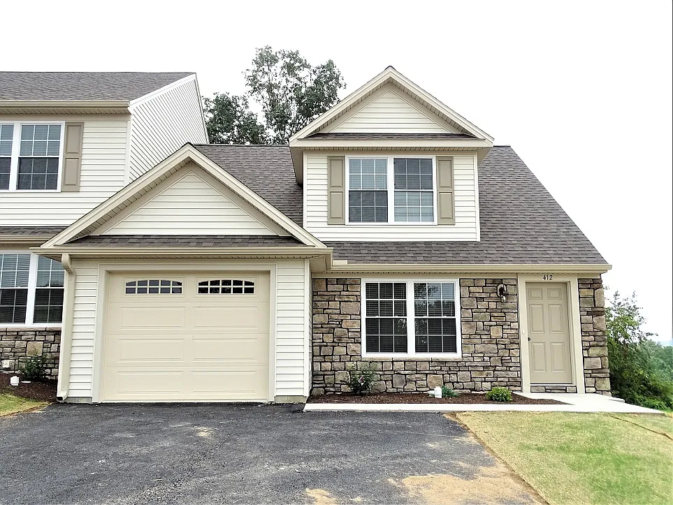 3 bed, 1616 sqft, $2,095 — Photo 1