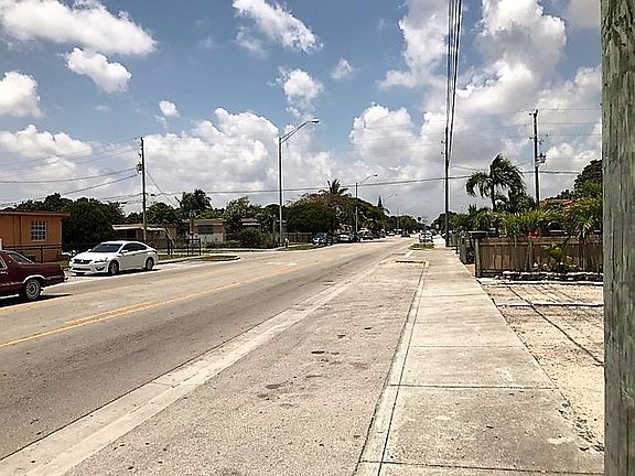 Exterior Neighborhood (street photo)