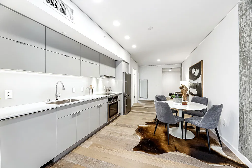 2 bed, 990 sqft, $2,600 — Photo 2