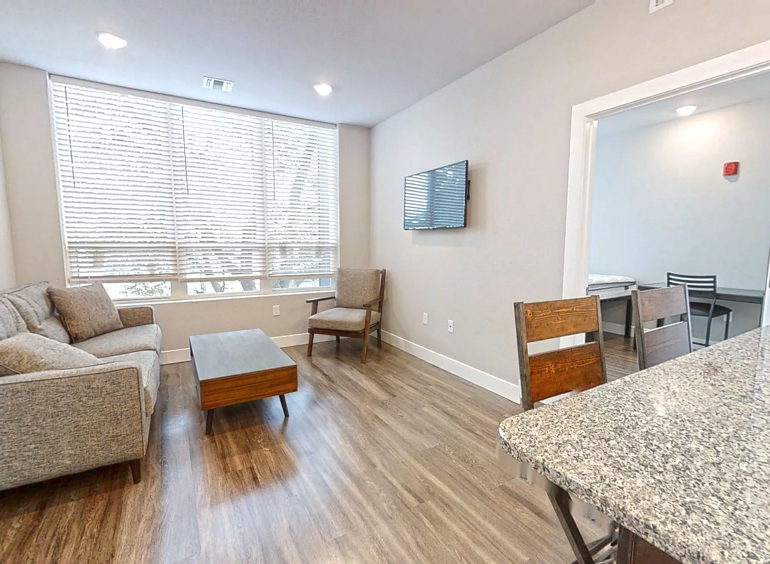 103 E Healey St - 405 — Photo 4