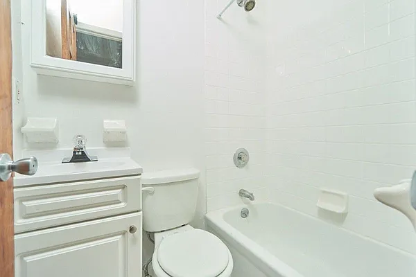 Rented by MD NYC Management LLC | media 10