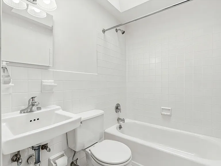 889 Oxford Ave — Photo 10