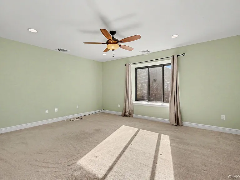 212 Old Farm Ln — Photo 16