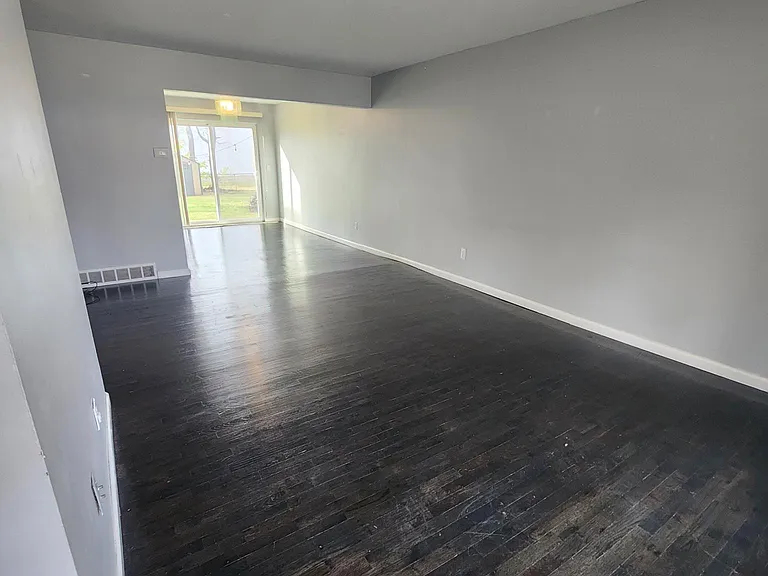 1501 W Farnum Ave — Photo 1