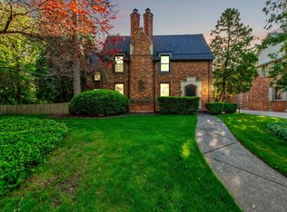 449 Lincoln Rd, Grosse Pointe, MI 48230