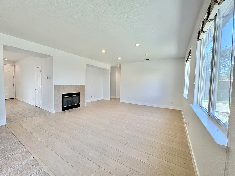 493 Edgefield Pl — Photo 5