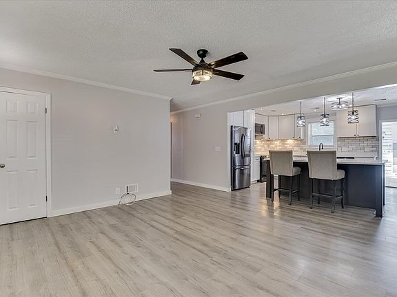 5th image of 2032 Pinewood St