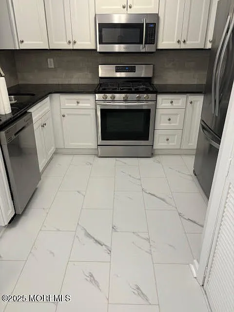 2 bed, 1102 sqft, $3,000 — Photo 2