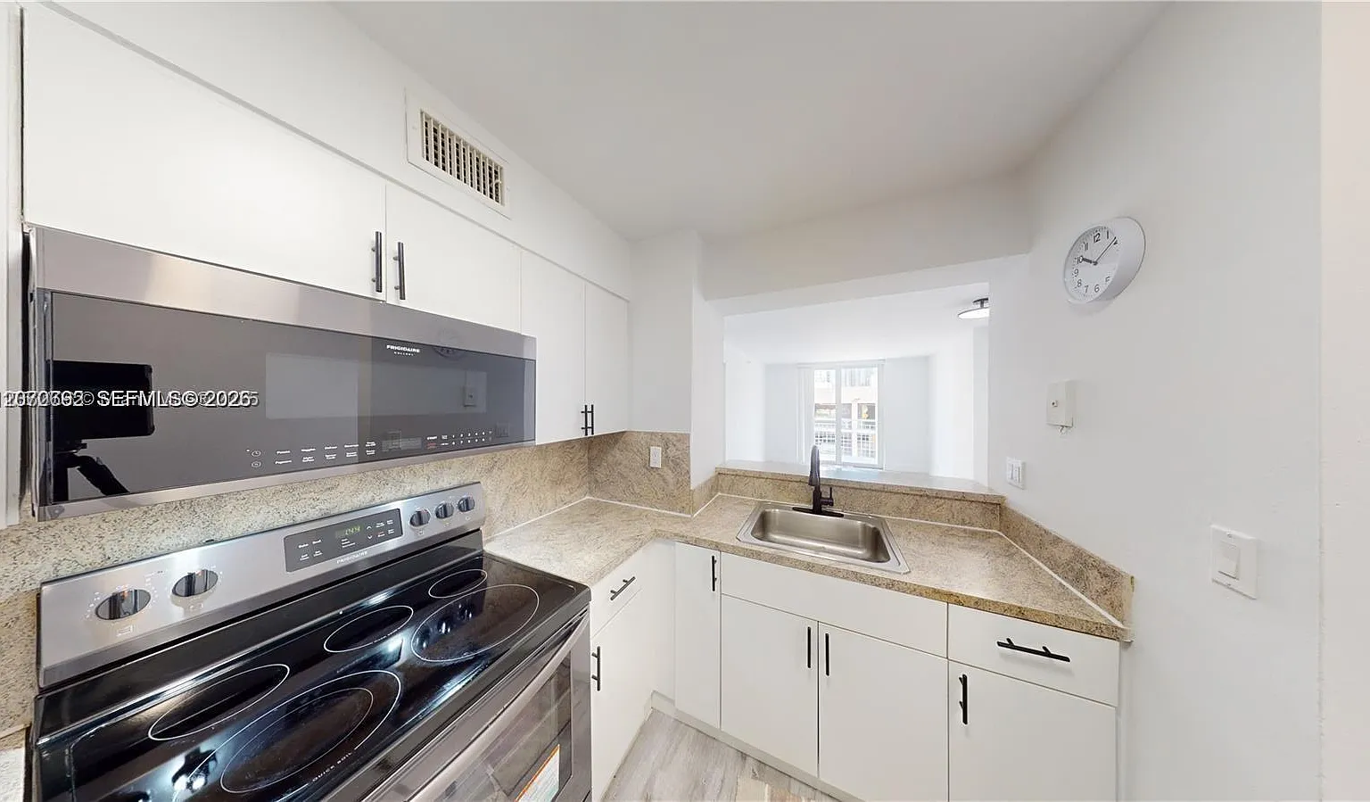 Rioplaza Condominium Nort — Photo 3