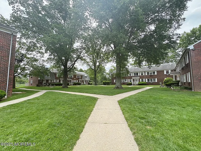 62 Stonehurst Blvd #G — Photo 3