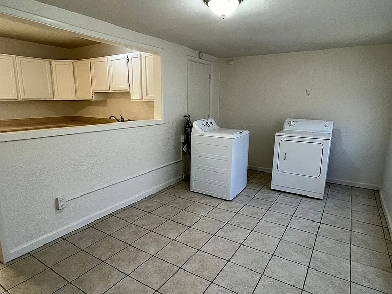 118 Ash St — Photo 2