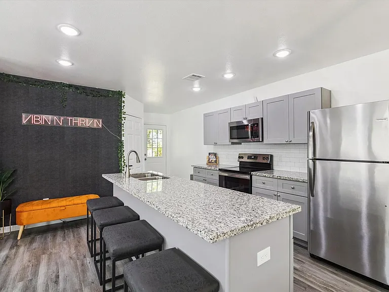 2631 Stevens St — Photo 6