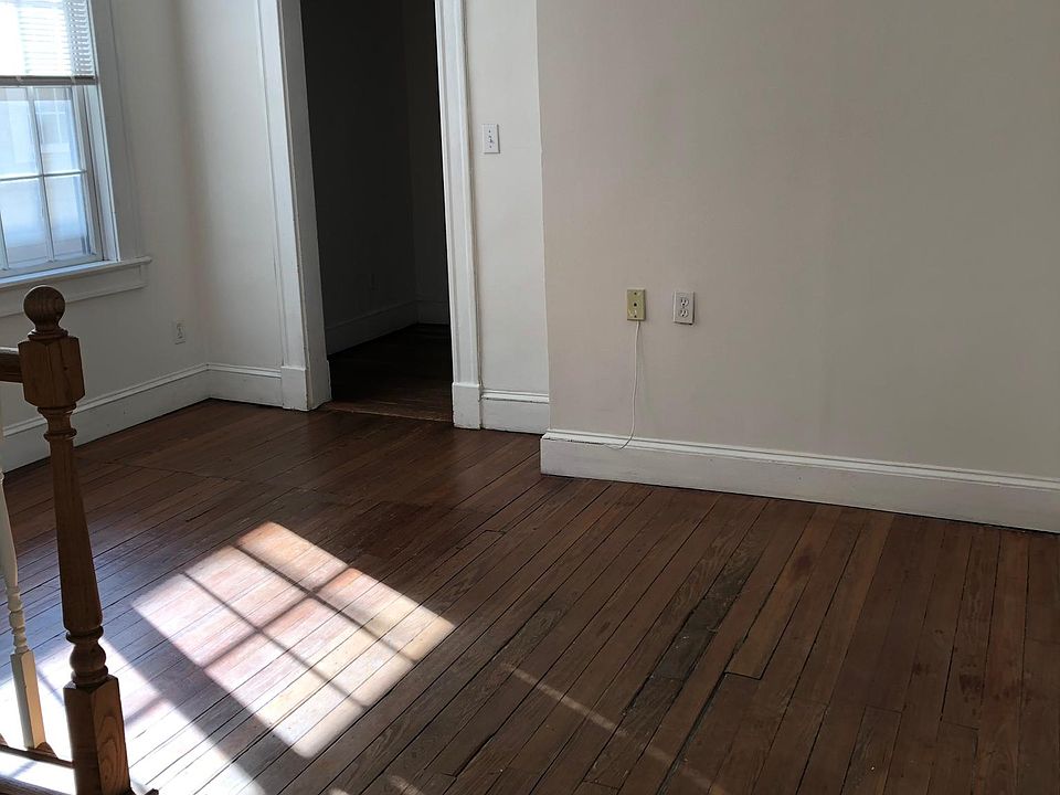 Foyer/Office space/Dining