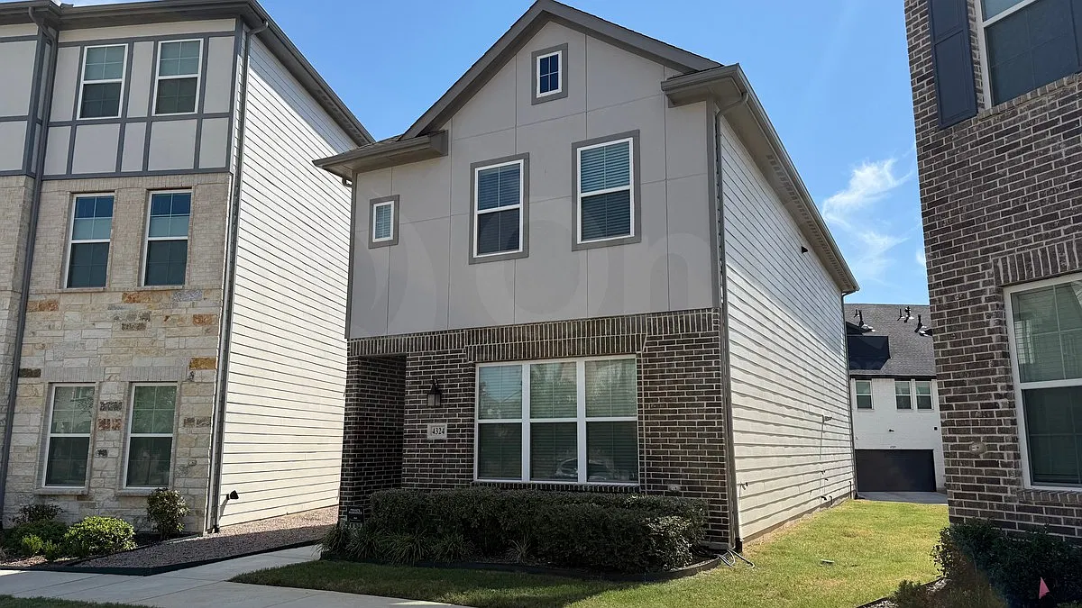 3 bed, 2.5 bath, 1603 sqft, $2,495 — Photo 1