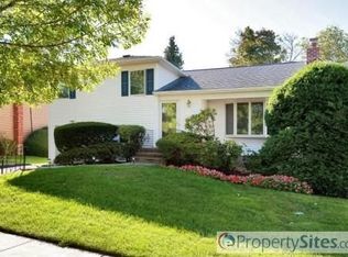 6 Walnut Dr, Syosset, NY 11791