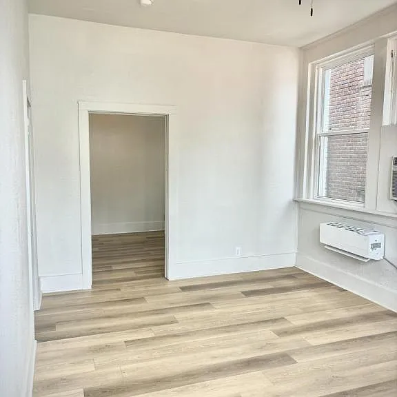 404 E Bond St #9 — Photo 4