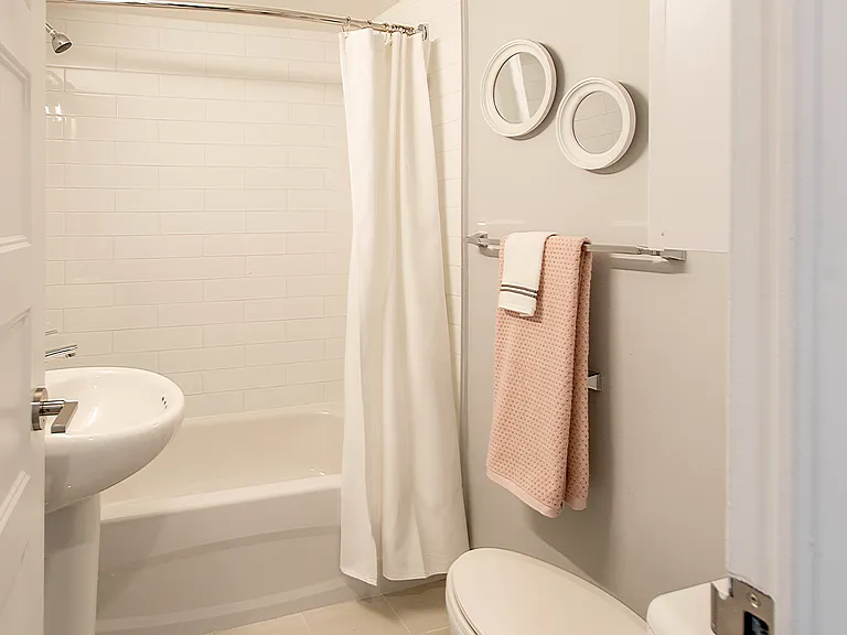 420 Gilmour St #606 — Photo 8