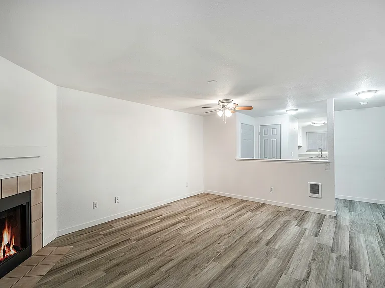 E-02 2x2 F 970SQFT (5)