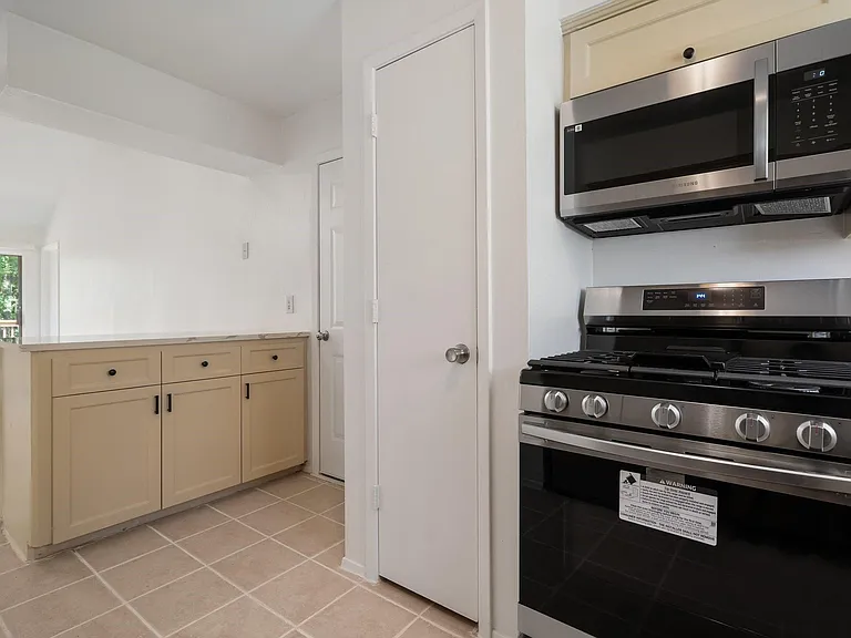72 Oldstream Ct — Photo 13