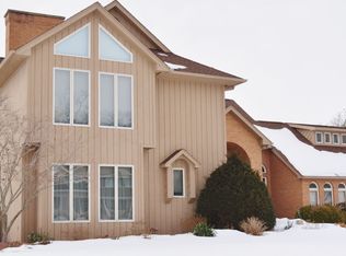 2829 E. Prestwick Road, Winona Lake, IN 46590