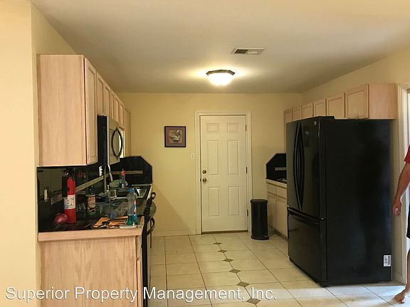 2nd image of 732 Fairlawn Dr