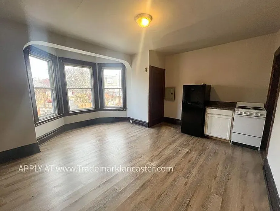 626 W Lemon St #2F