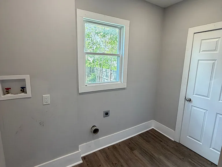 1249 Oakwood Ave — Photo 7