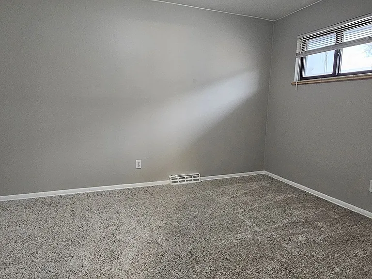 1134-1138 Akron St — Photo 36