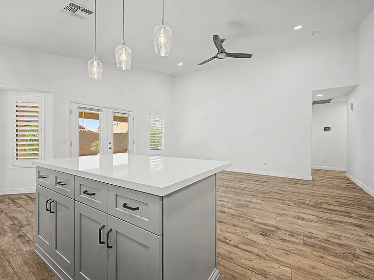 6919 E Lakeview Ave — Photo 5