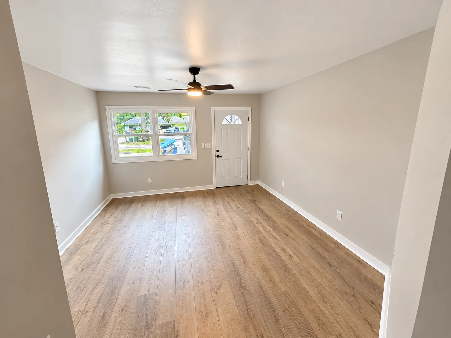 3 bed, 1.5 bath, 1034 sqft, $1,975 — Photo 3