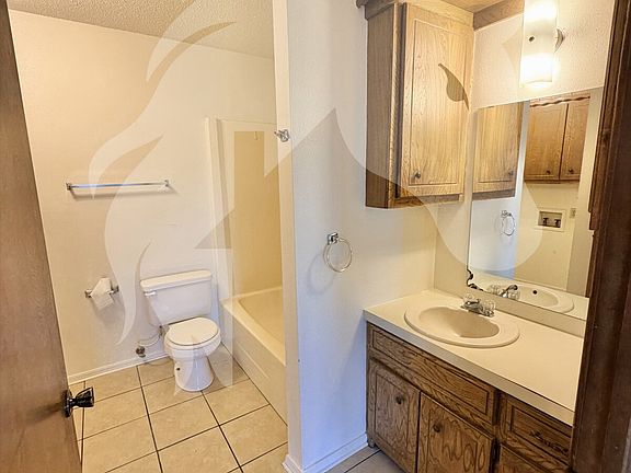 4th image of 2426 Webster Ave #7