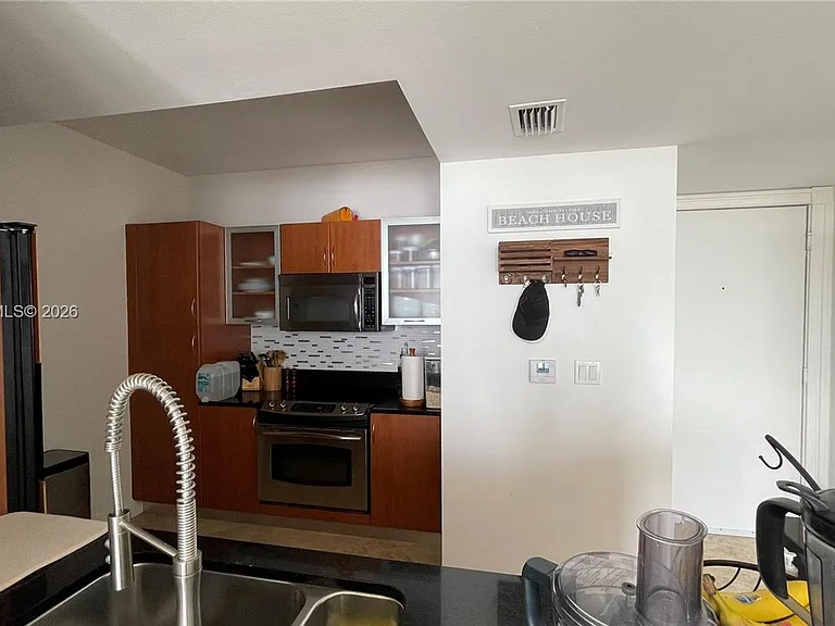 18800 NE 29th Ave #818 — Photo 3