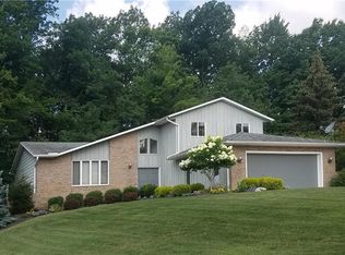 6910 Donna Rae Dr, Seven Hills, OH 44131