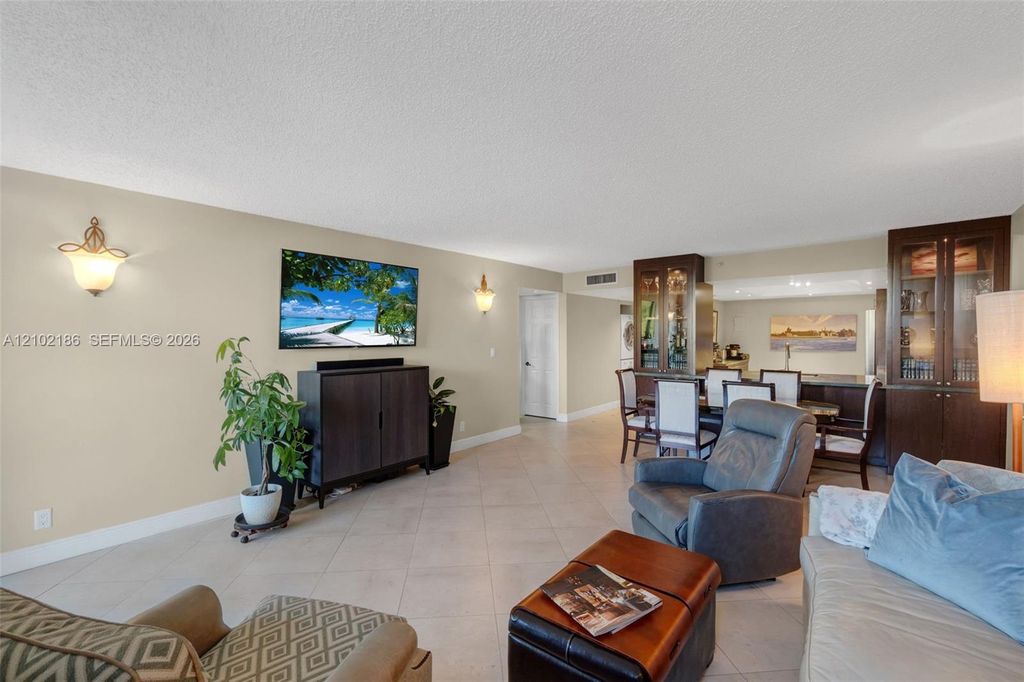2900 NE 14th Street Cswy APT 402, photo 9