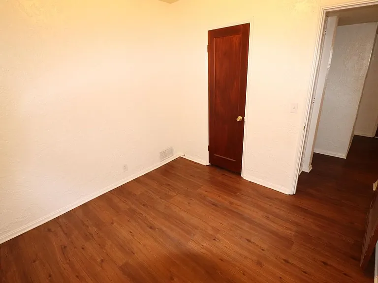 2831 E Edison St — Photo 13