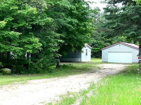 2242 E 30th Rd, Cadillac, MI 49601