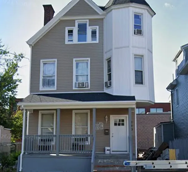 240 William St #11 — Photo 1
