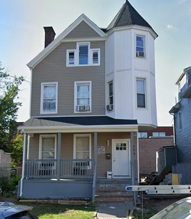 240 William St #11
