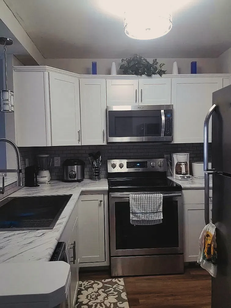 Building Photo - 420 SE 2nd Ave #25B