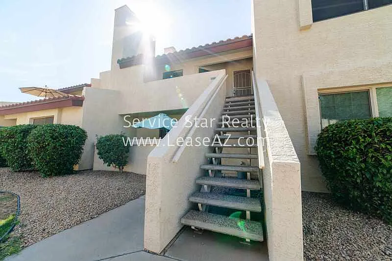 2 bed, 1.0 bath, 1076 sqft, $1,597 — Photo 2