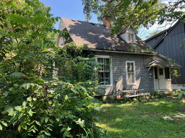 637 1st STREET, Delafield, WI 53018