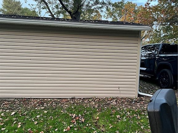 5th image of 834 State Mill Rd