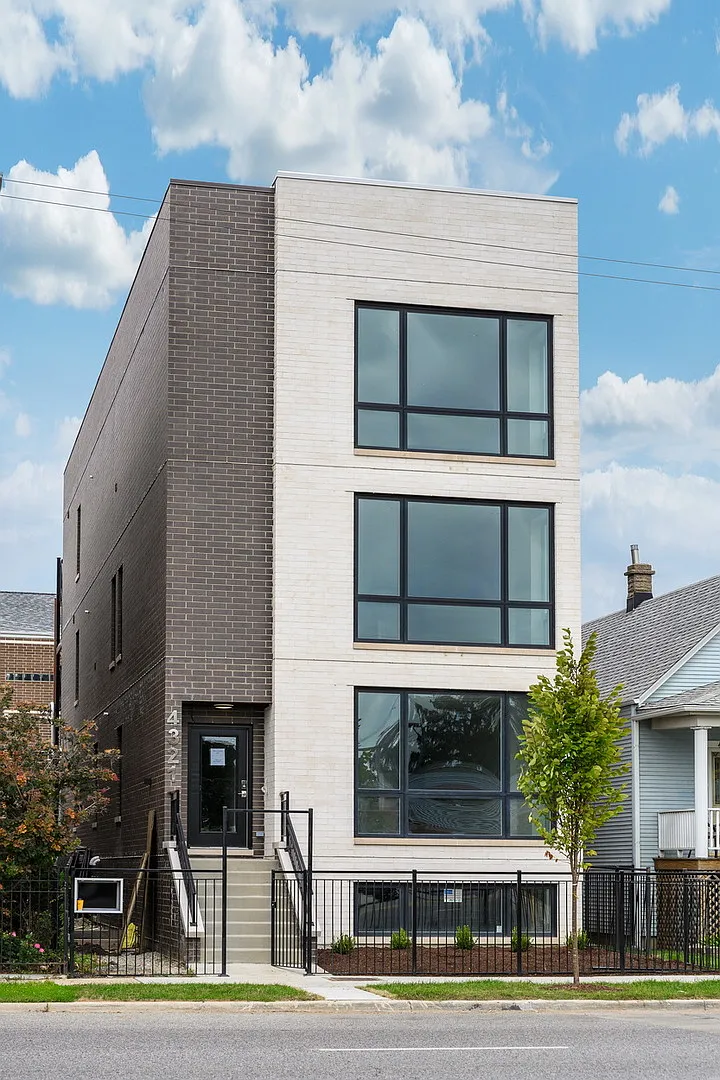 4321 N Cicero Ave #3 photo 1