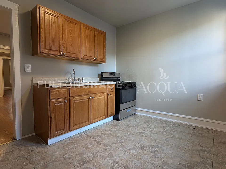 6304 N Oakley Ave #2A