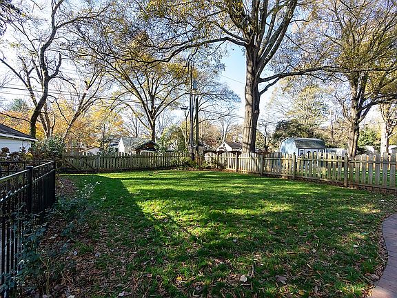 Fully fenced rear yard