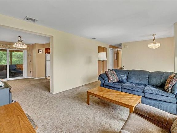4th image of 45 Wayne Dr