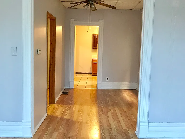 940 W 31st Place 1/front #1 — Photo 3