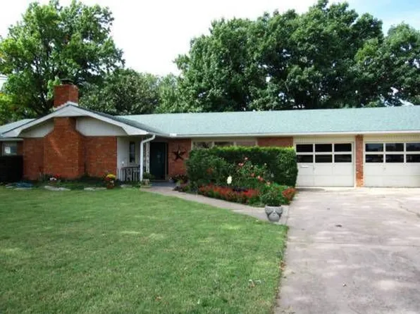 1030 N 4th St, Ponca City, OK 74601