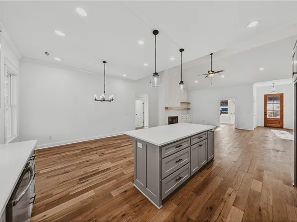 38 Rockhill Ln, Bella Vista, AR 72715